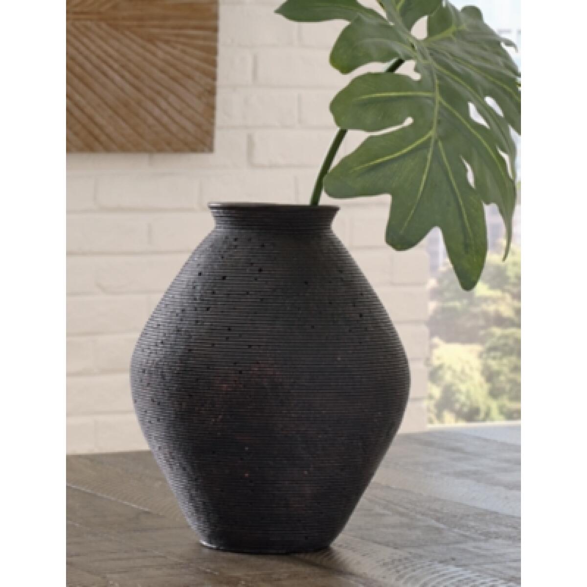 Hannela Vase Accents Ashley Furniture 8