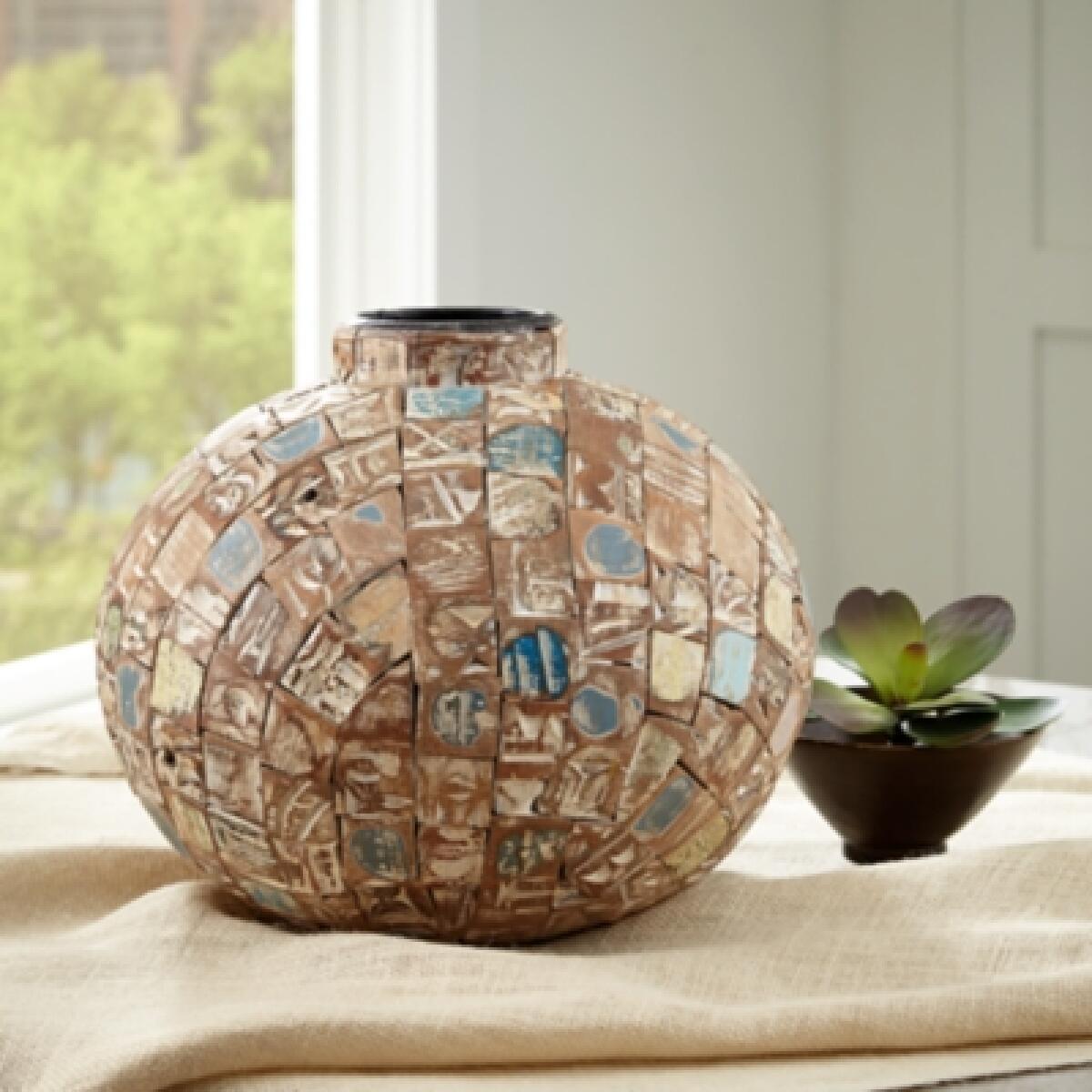 Meltland Vase Accents Ashley Furniture 9