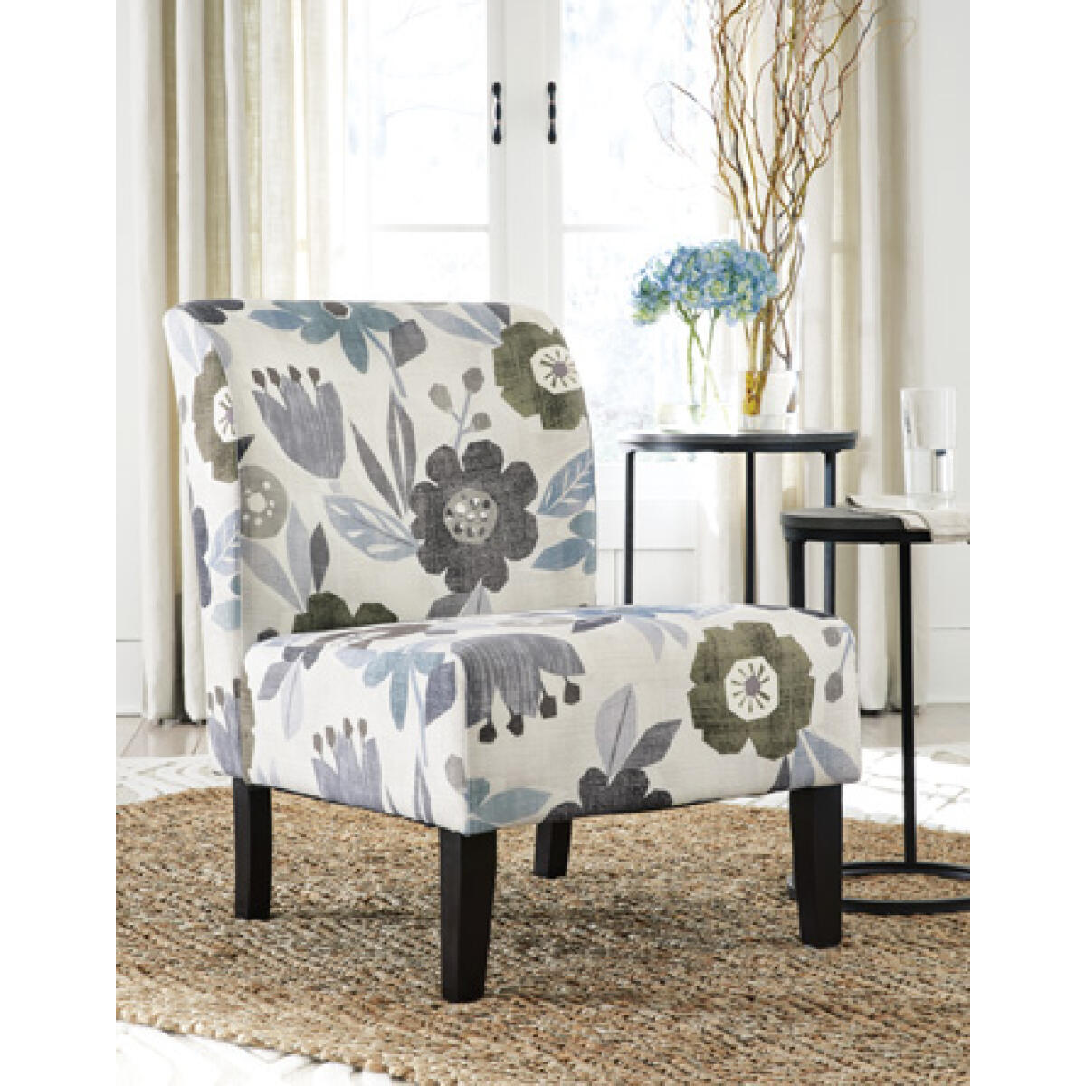 04b5918266860440c04b3cd452a302f1 Triptis Accent Chair - Image 1