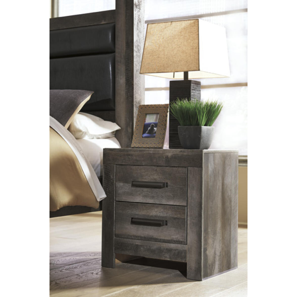 a028b75aef6788b8e22e93a756ce615b Wynnlow Nightstand - Image 1